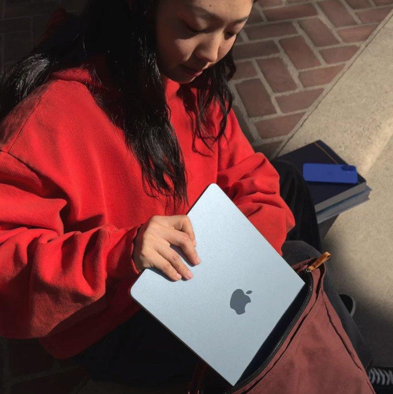 MacBook Air 13.6″ Chip M4 16 GB RAM 256 GB SSD Silver